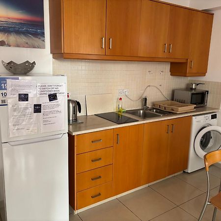 VIP Resort Apartment on Makenzie Beach Larnaca Buitenkant foto