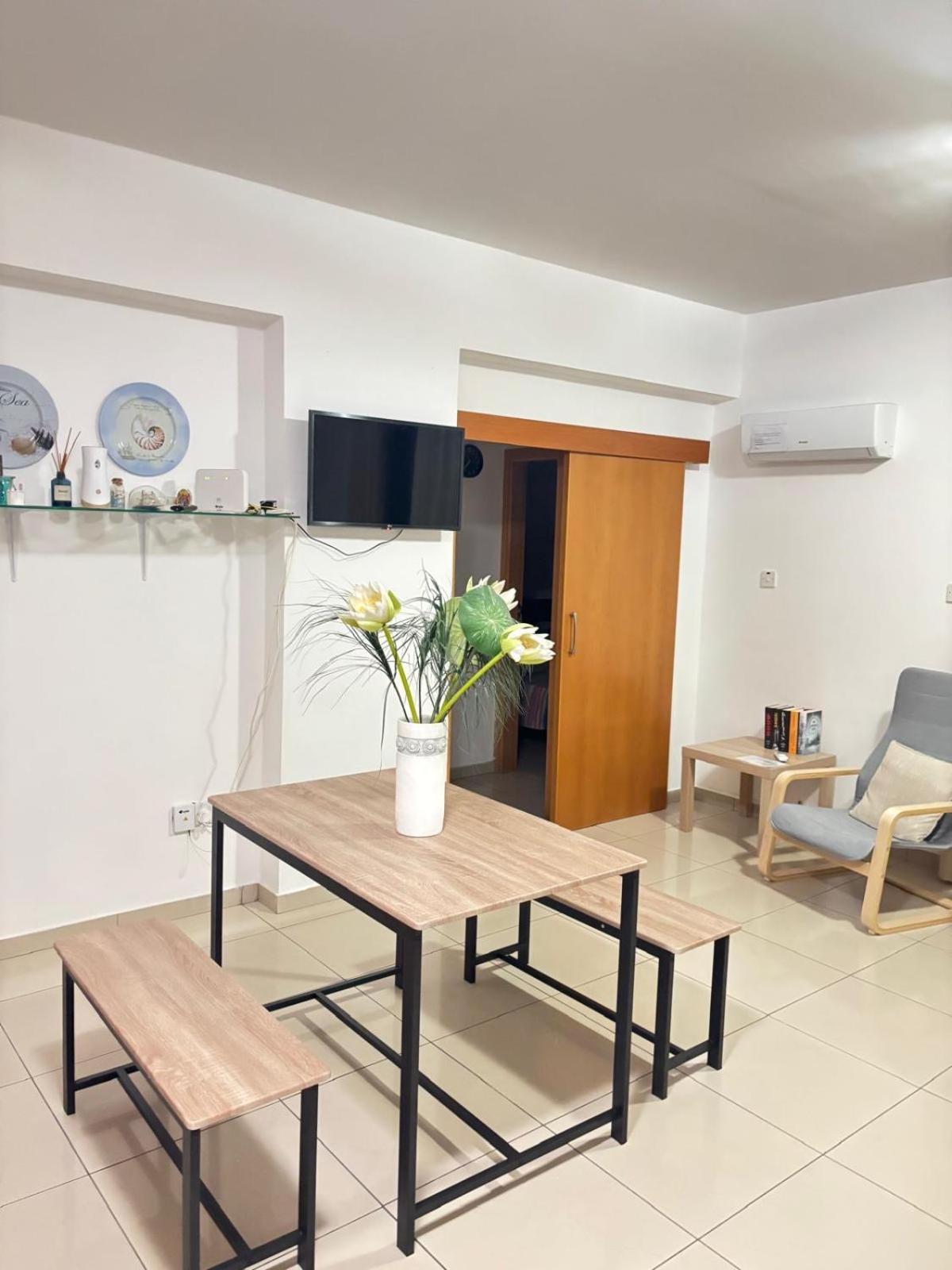 VIP Resort Apartment on Makenzie Beach Larnaca Buitenkant foto