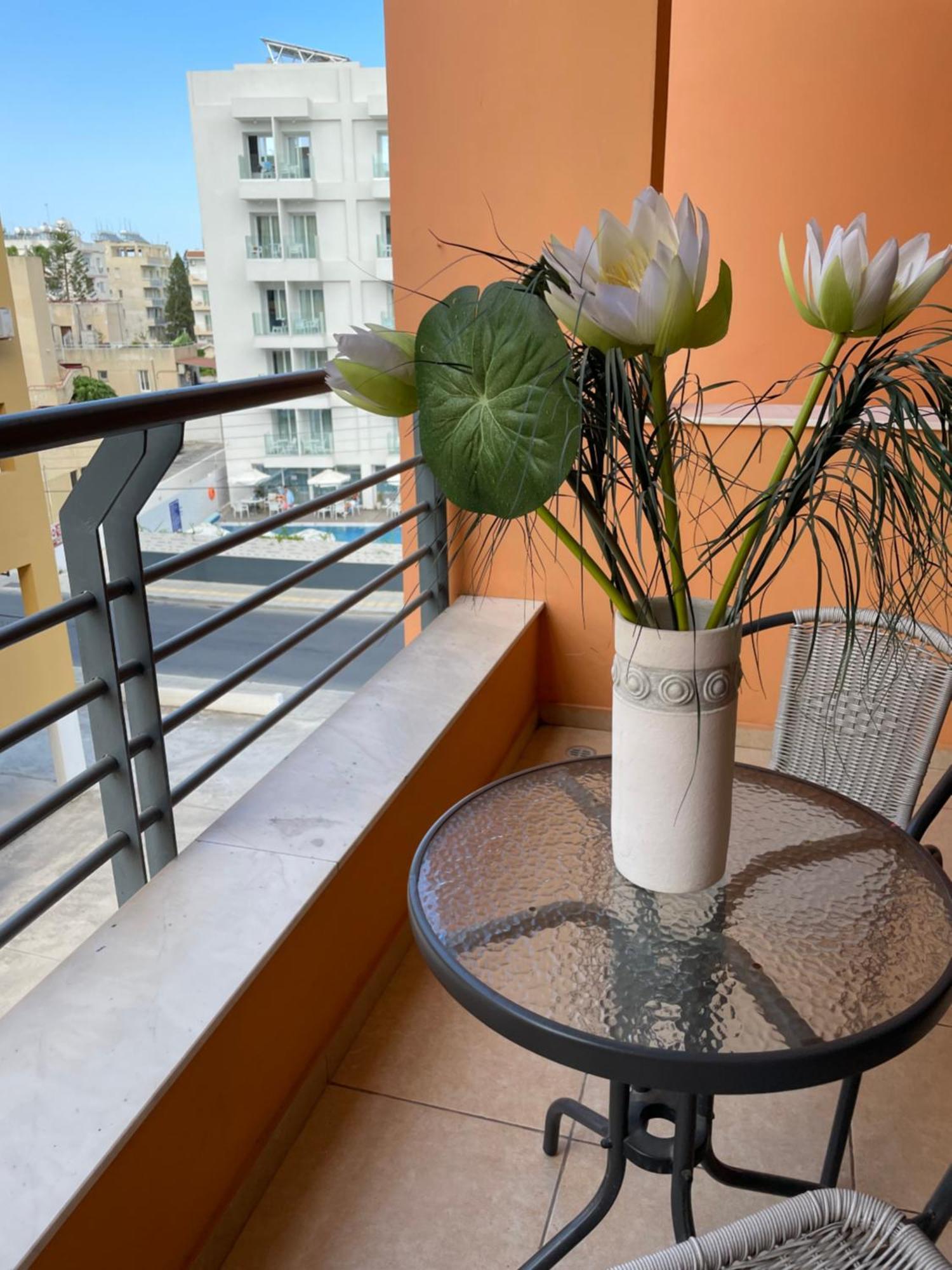 VIP Resort Apartment on Makenzie Beach Larnaca Buitenkant foto