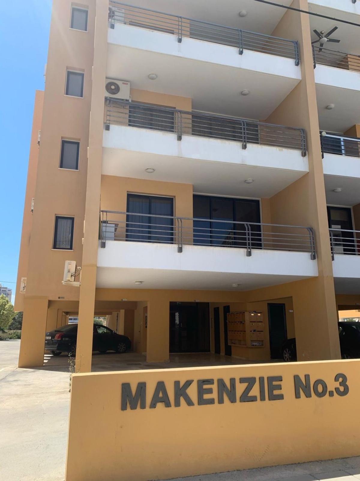 VIP Resort Apartment on Makenzie Beach Larnaca Buitenkant foto